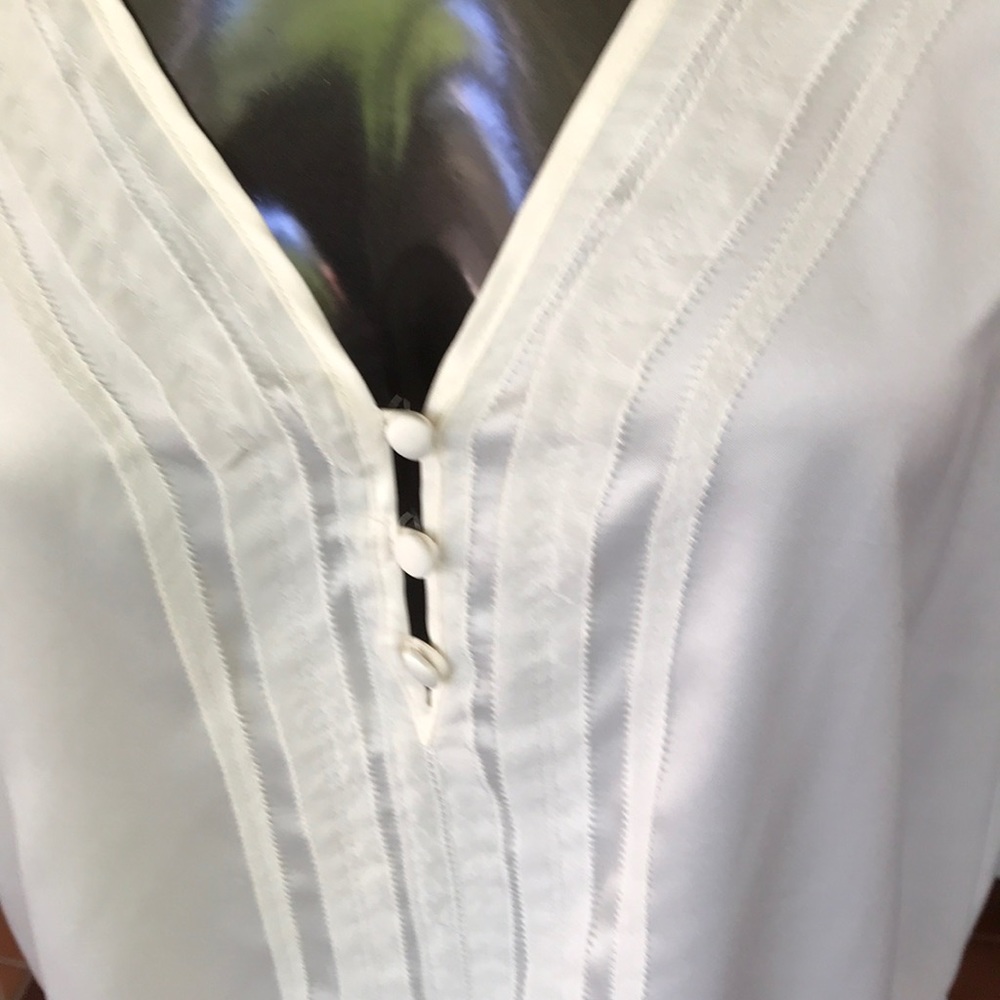 Will Smith blouse , satin sleeveless,nice